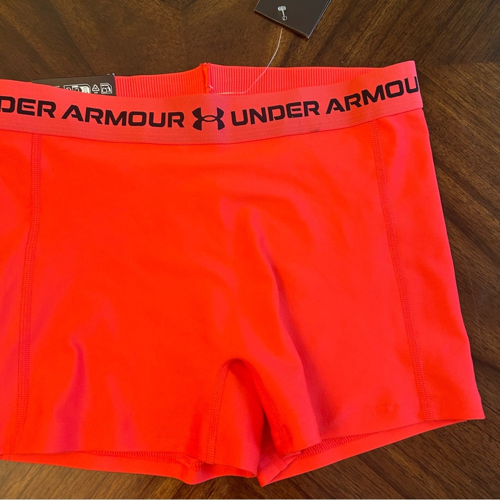 New Women’s Under Armour  Compression shorts Medium - Picture 6 of 6